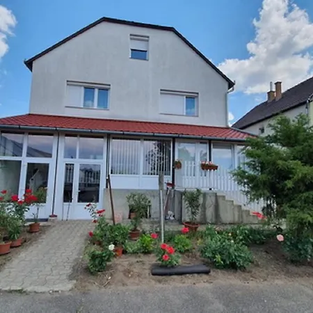 بيت ضيافة Akhilleus Vendeghaz Nyíregyháza