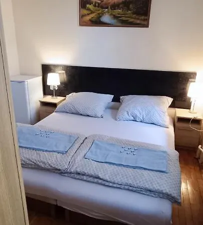 بيت ضيافة Akhilleus Vendeghaz Nyíregyháza